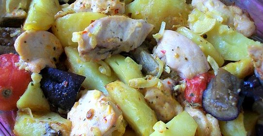 Курица с баклажанами и картошкой