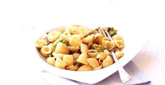 Макароны с брокколи и грибами