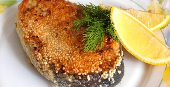 Жаренная в кунжуте рыба