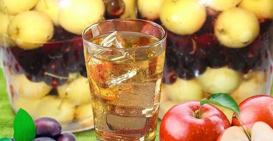 Компот из яблок и слив