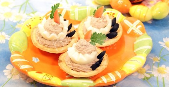 Салат с тортеллини по-средиземноморски