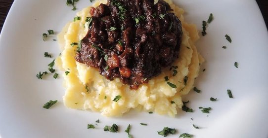 Говядина с черносливом в мультиварке