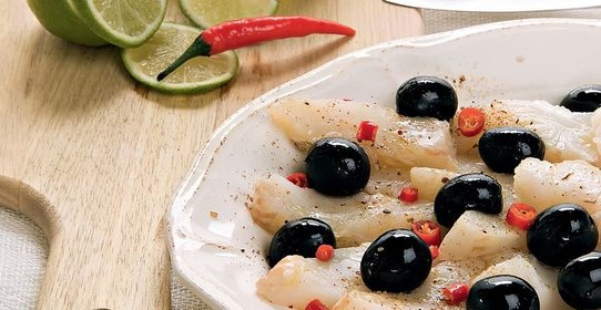 Соленая камбала с маслинами