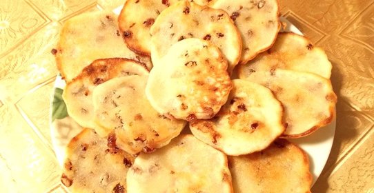Манные оладьи с изюмом