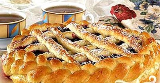 Открытый пирог со смородиной