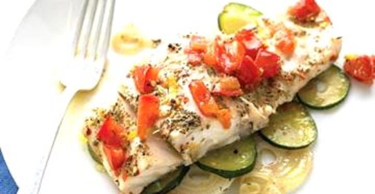 Рыба с цуккини и приправами