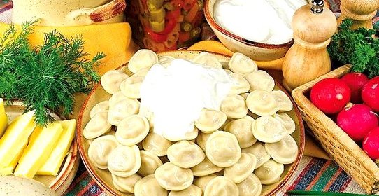 Пельмени с творогом и зеленым луком