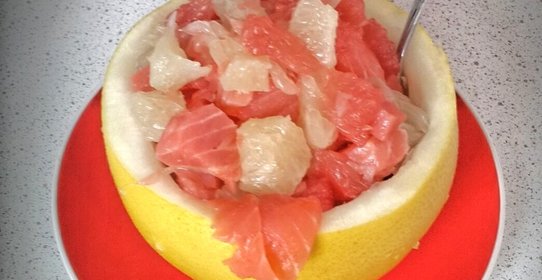 Красная рыба с помелой