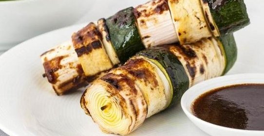 Вегетарианские шашлычки из цукини