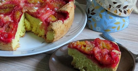 Пирог со сливами