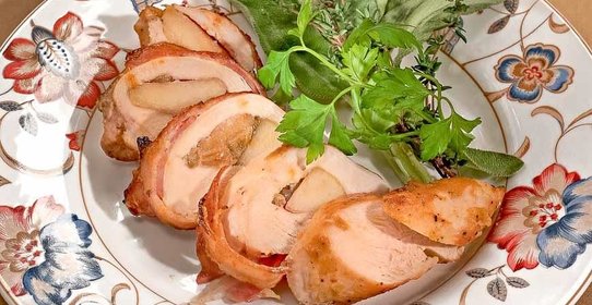 Куриные кармашки с яблоками