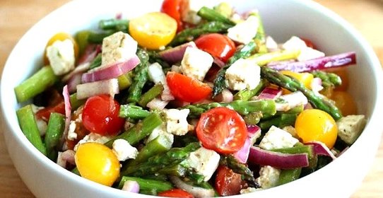 Салат с черри и сыром