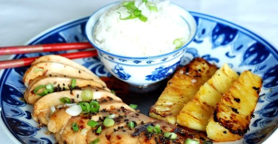 Курица по-филиппински с ананасами