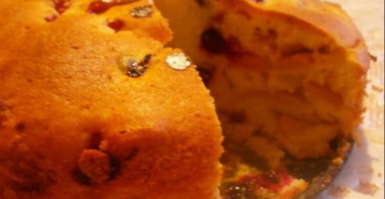 Пирог с яблоками и смородиной