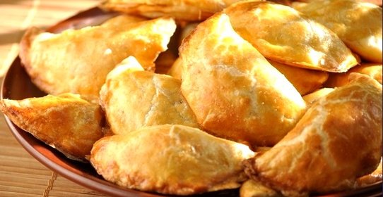 Пирожки с грибами из слоеного теста