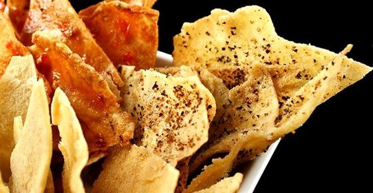 Хрустящие чипсы из питы с чили и сыром