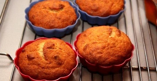 Банановые кексы с орехами и сырным кремом