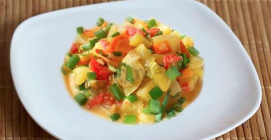 Молодая картошка с кабачками