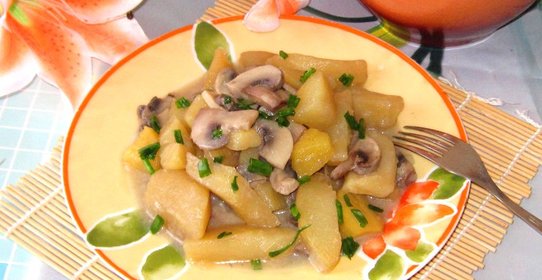 Картофель с грибами в горшочке