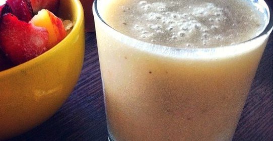 Освежающий ананасовый коктейль с бананом