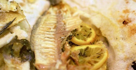 Рыба, запеченная в соли