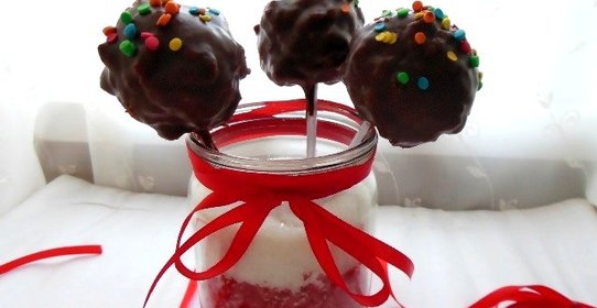 Пирожные на палочке