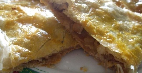 Штрудель яблочный из слоеного теста