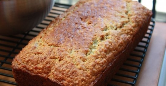 Хлеб с бананом и со сметаной