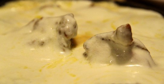 Курица в сметанном соусе (Шкмерули)