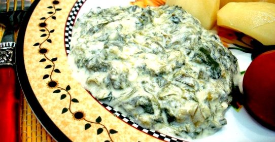 Шпинат в сметанном соусе