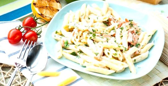 Пенне с копченым лососем