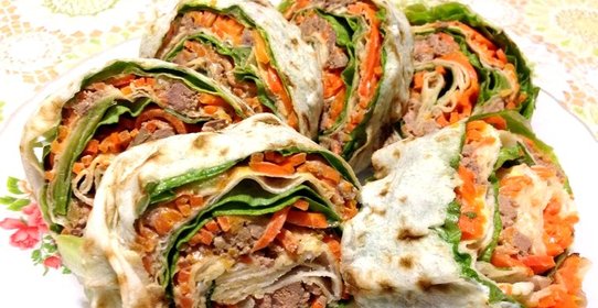 Рулет из лаваша с салатом