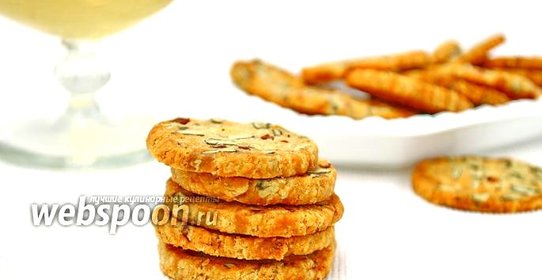 Сырное печенье с беконом и тыквенными семечками