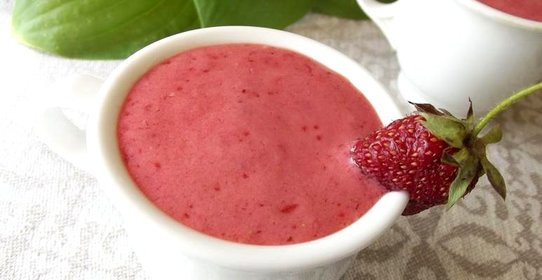 Клубничный коктейль с корицей