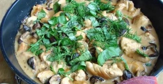 Курица с грибами в сливочном соусе