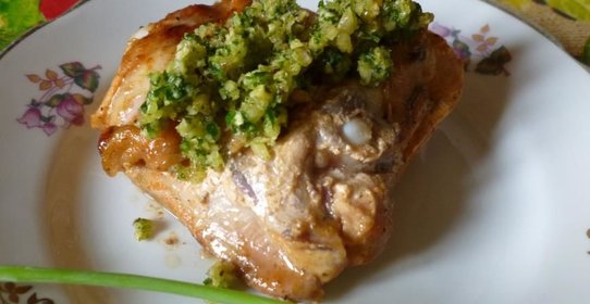 Курица на гриле с ореховым соусом