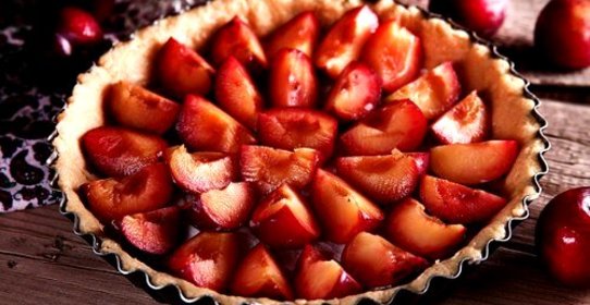 Пирог со сливами из песочного теста