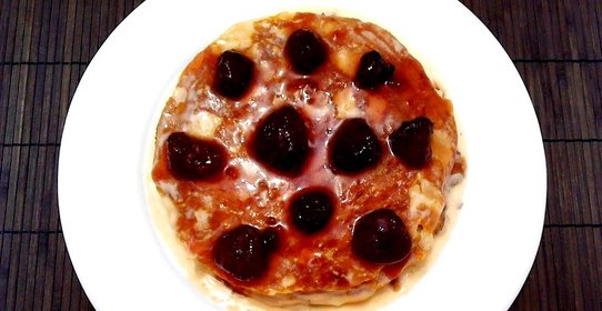 Блинный торт со сливками и сгущенным молоком