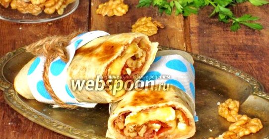 Рулет из лаваша с пармской ветчиной и сыром Бри