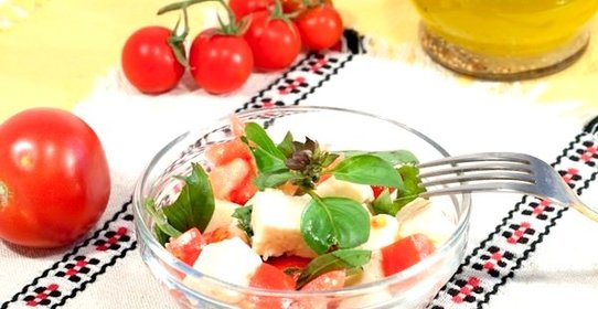 Салат с адыгейским сыром