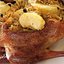 Гусь, запеченный с квашеной капустой и яблоками