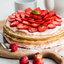 Блинный пирог с клубникой