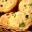 Маффины с зеленым луком и козьим сыром