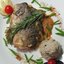 Жареный сибас с розмарином и диким рисом под соусом с базиликом