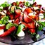 Салат из клубники и черри