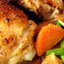 Запеченные куриные бедрышки в кефирном соусе с морковью