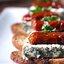 Канапе с сыром рикотта и запеченными томатами