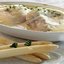 Курица в соусе «Морне» со спаржей
