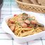 Спагетти с овощами и сосисками