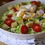 Салат Цезарь с курицей, сухариками и помидорами